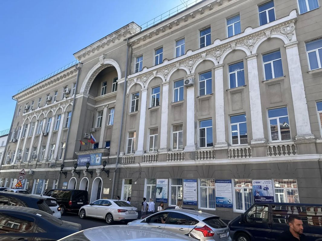 Виктория Абрамченко: Ростов-на-Дону. Сегодня один из самых важных праздников для нашей страны, для её будущего — День знаний, 1 сентября! Поздравила коллектив и студентов РостовскогонаДону колледжа связи и информатики с...