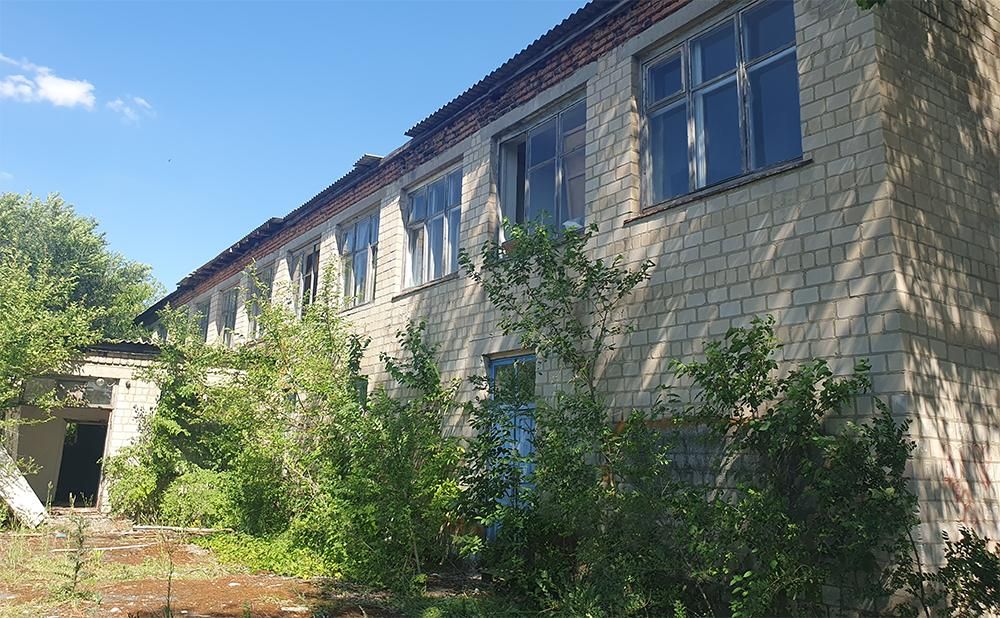 Заброшенную школу выставили на продажу в Ростовской области