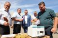 Новую сельхозтехнику российского производства для внесения удобрений внедрили в работу одного из аграрных предприятий Обливского района