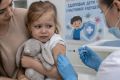 НОЧНОЙ ЧАТ. Делать или не делать детям прививки? Сезон простуд уже близко, а значит, скоро родители снова разделятся на два лагеря: одни делают детям сезонные прививки, другие принципиально отказываются