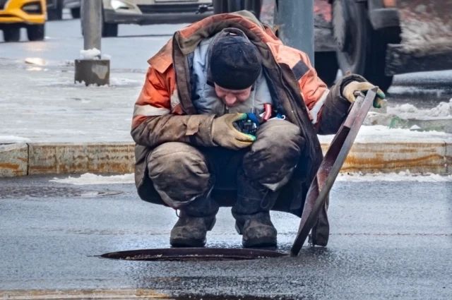 Двое человек стали жертвами ЧП в коллекторе в Ростовской области