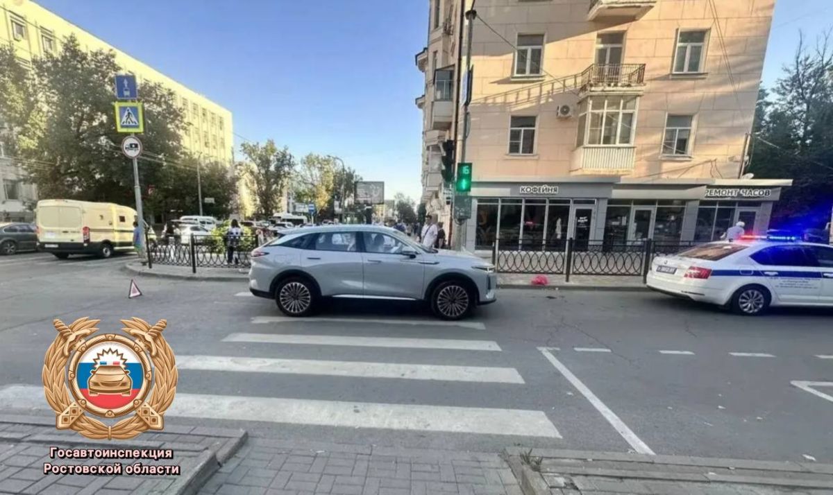 В центре Ростова кроссовер сбил пожилого пешехода