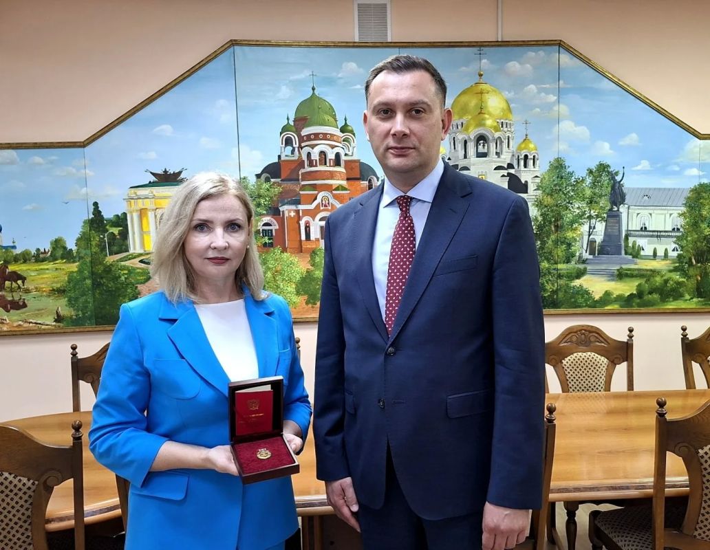Татьяна Николаевна Острокулакова удостоена знака «За безупречную службу» от имени губернатора Ростовской области Юрия Слюсаря
