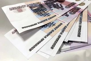 Под Ростовом мужчина обманул доверчивую тётю, вернув долг фальшивыми купюрами из банка приколов