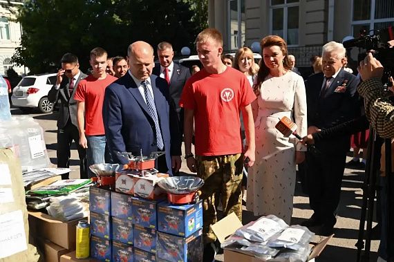 Накануне Дня города ростовчане собрали гуманитарную помощь для бойцов СВО