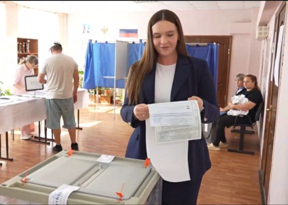 Дарья Голубева от партии ЛДПР похвалила родителей, приводящих детей на выборы