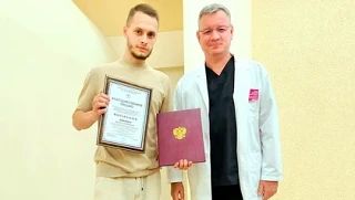 В Ростове наградили студента-медика, спасшего раненую во время атаки БПЛА девочку