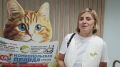 А вот и первая победительница! Она правильно ответила на вопросы о Ростове-на-Дону и забирает сертификат в зоопарк
