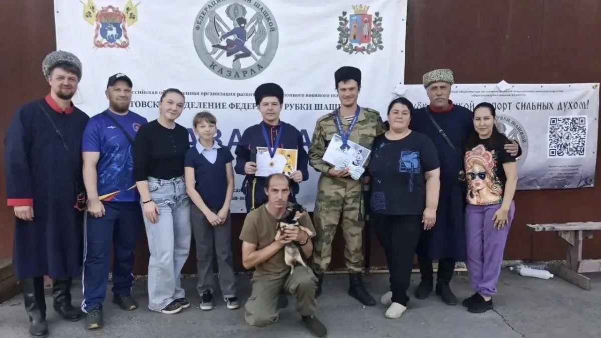 Казаки из города Шахты взяли призовые места на соревнованиях по рубке шашкой в Батайске