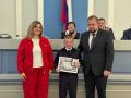 Школьник из Батайска получил медаль за помощь бойцам
