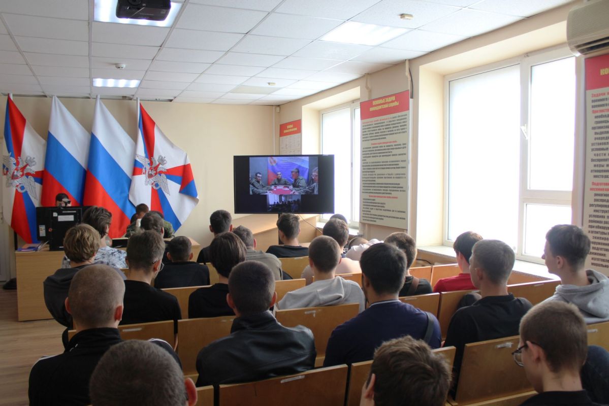 Студенты Донского строительного колледжа приняли участие в телемосте со своими товарищами-военнослужащими подразделений беспилотных систем
