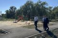 Александр Ремета осмотрел парковую зону в поселке Средний Маныч Веселовского района