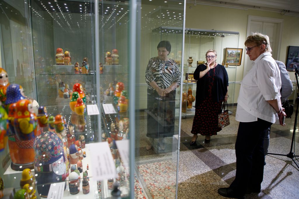 В Ростове открылась выставка «Город мастеров: изобразительное и декоративно-прикладное искусство Сергиева Посада»