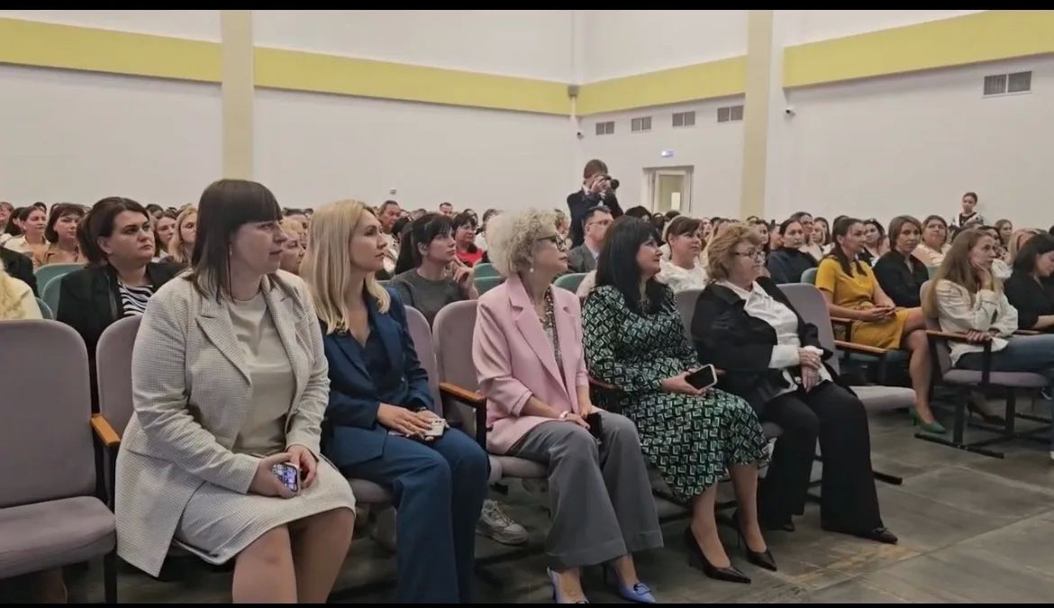 Как защитить подростка и при этом не потерять его доверие? Об этом говорили с родителями в Батайске