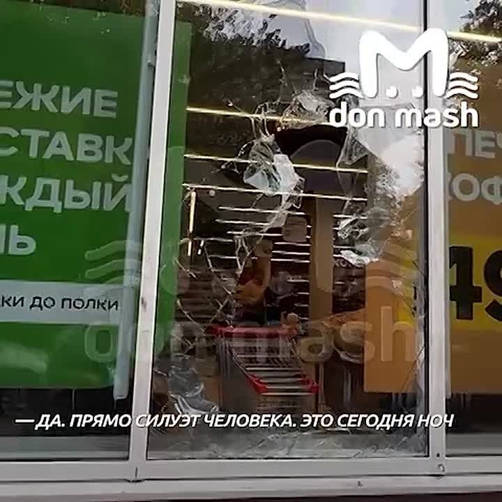 Приезжий за одну ночь раздел манекены в магазине одежды, вынес стекло "Магнита" и ограбил ювелирный салон в Батайске