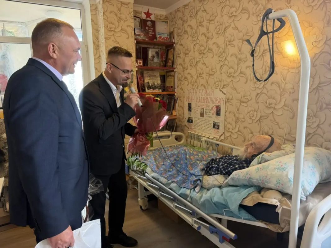 В Батайске поздравили 107-летнего ветерана Ивана Дерябина