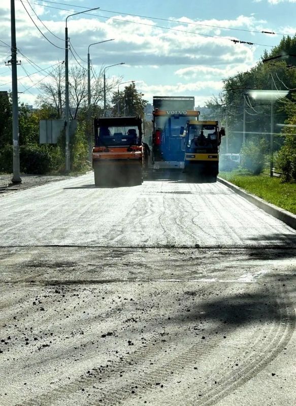 Продолжаются дорожные работы на улице Петрова