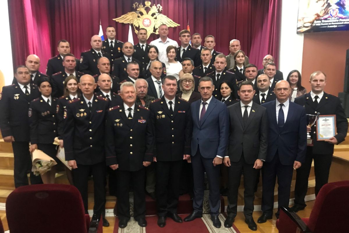 Сотрудникам уголовного розыска вручили областные награды