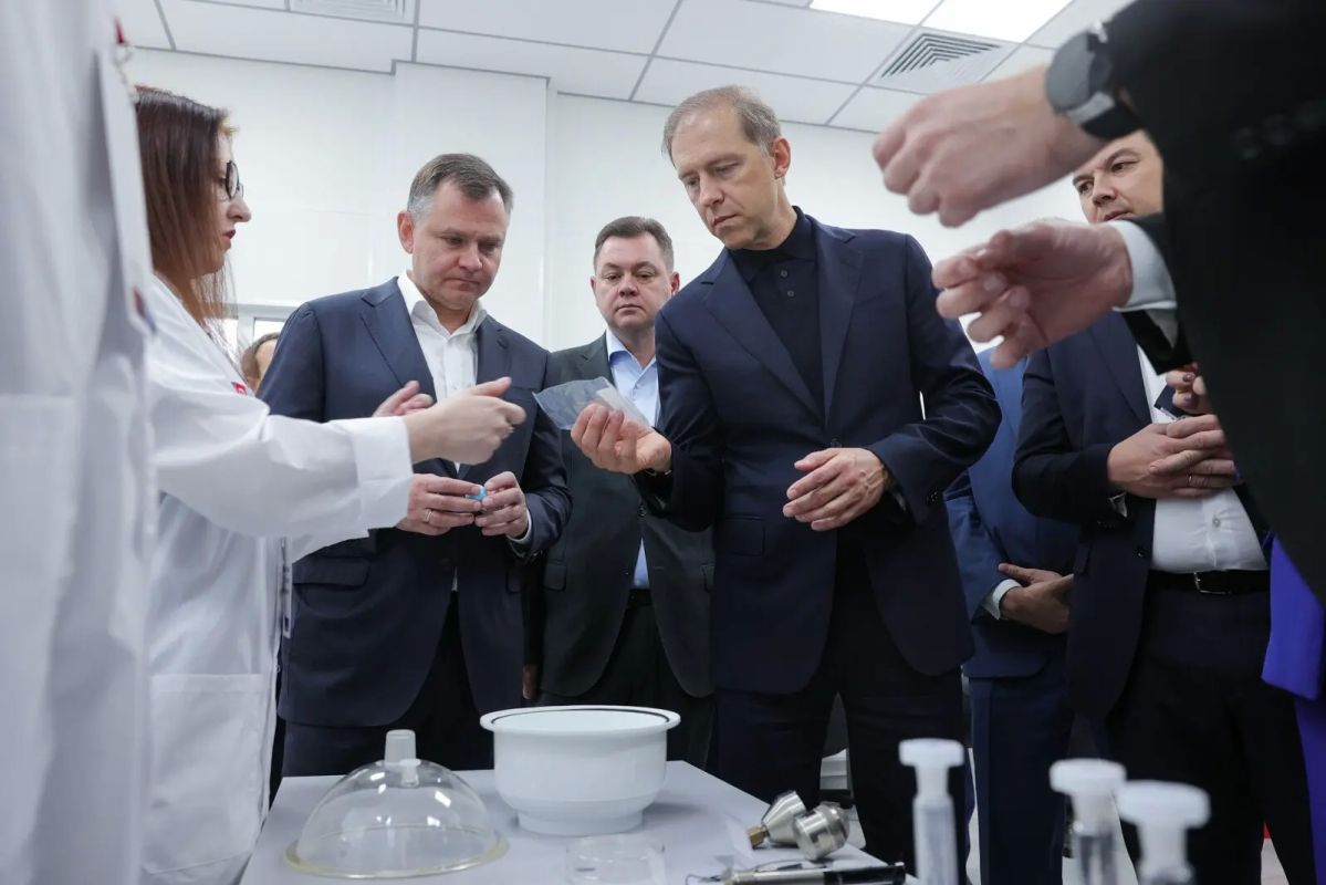 Первый вице-премьер Денис Мантуров и губернатор Юрий Слюсарь обсудили промышленный потенциал Дона