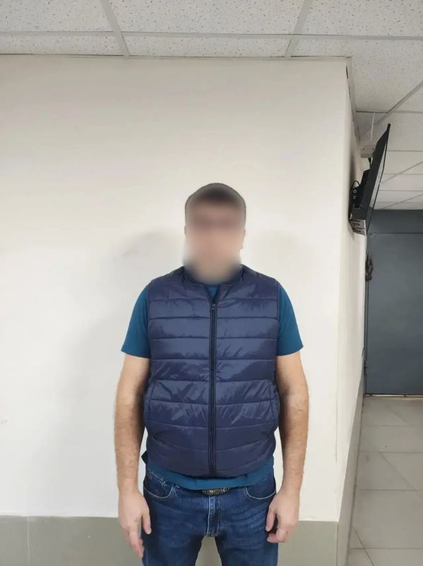 Полицейские задержали мужчину, разрисовавшего машины аэрозольной краской