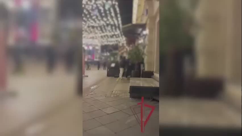 В центре Москвы росгвардейцы задержали подозреваемых в нанесении ножевого ранения мужчине