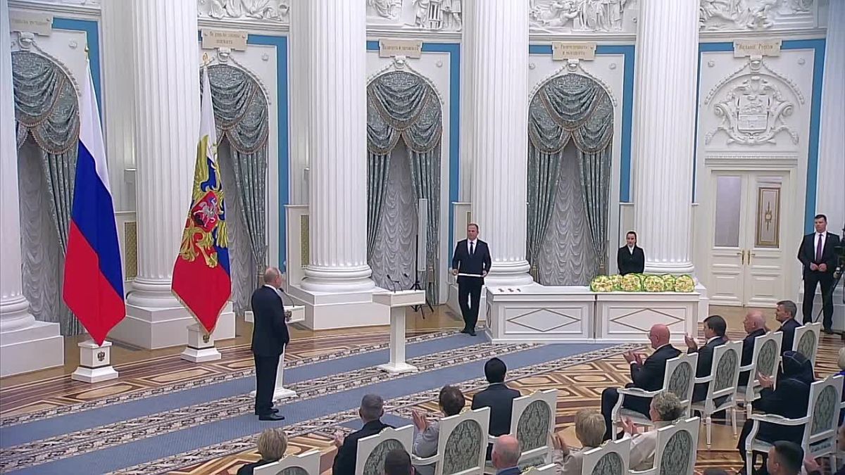 Учитель из Ростовской области получила награду от Владимира Путина