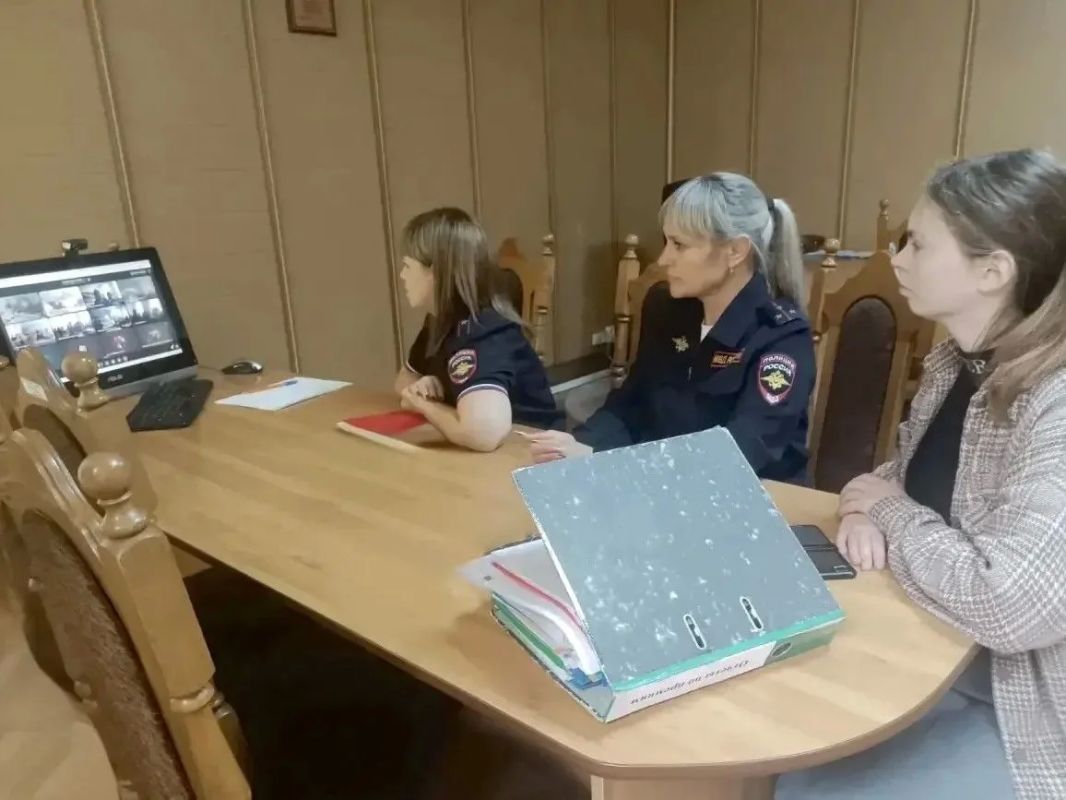 Онлайн-урок: полиция Морозовского района поговорила «о важном» со школьниками
