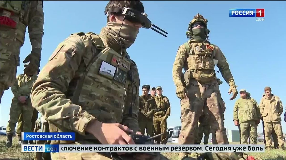 Казаки Платовской сотни ЮРГПУ (НПИ) во главе с атаманом СКО «Платовское» есаулом Иваном Ревиным приняли участие в военнополевых сборах казаков ВКО «Всевеликое войско Донское»