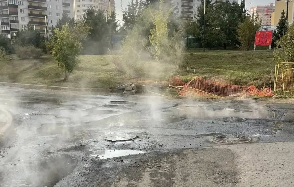 Виталий Ломиворотов поможет жителям Суворовского разобраться с коммунальной аварией
