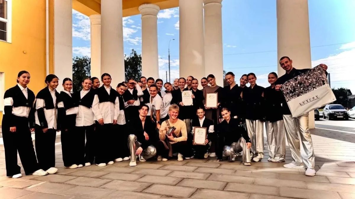 10 октября на сцене Дома культуры «Фестивальный» в городе Таганроге прошёл областной фестиваль-конкурс молодёжного творчества Министерства культуры Ростовской области «Сильному государству — здоровое поколение!»