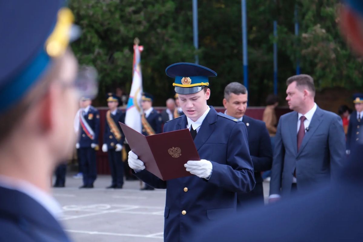 Первокурсники Неклиновской летной школы приняли присягу