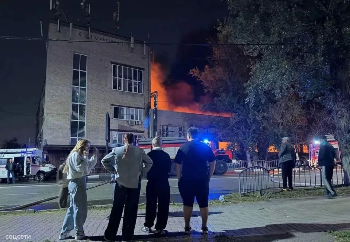 После пожара в жилых районах Аксая выявили повышенное содержание взвеси и сажи в воздухе