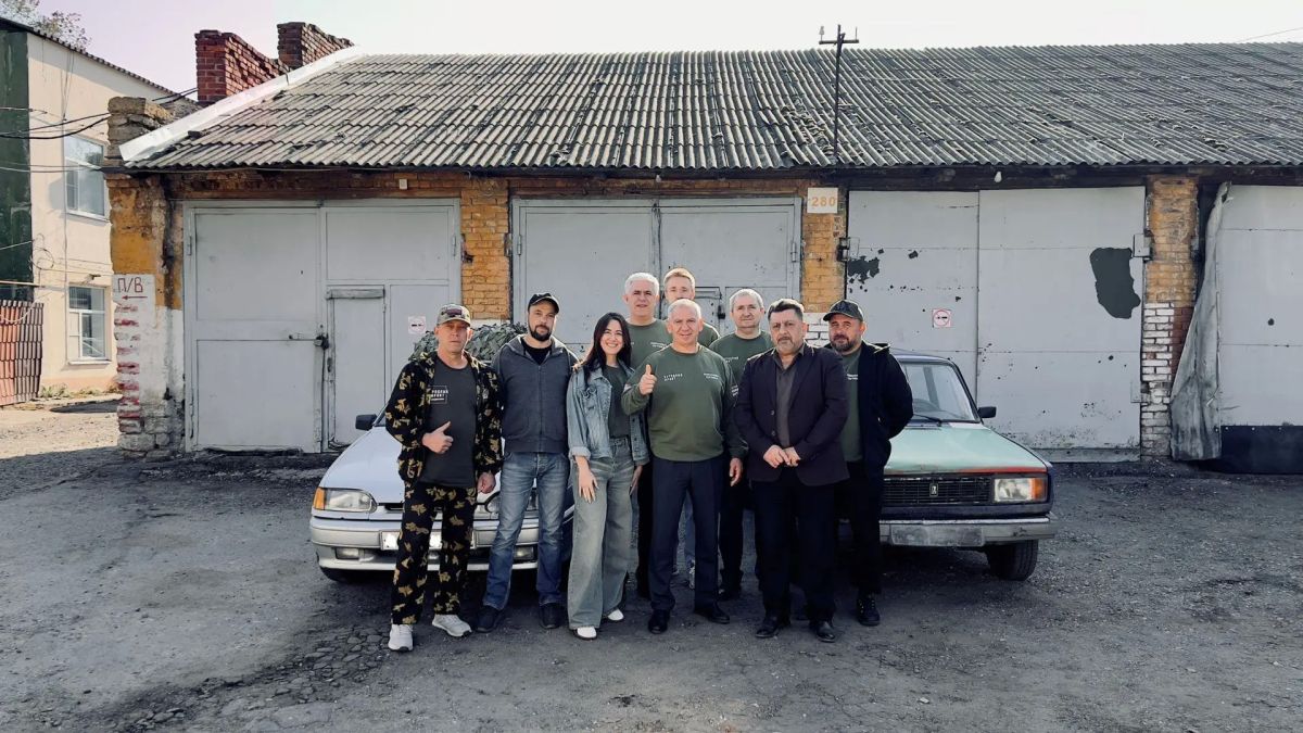 Борис Гуркин передал автомобили военнослужащим, выполняющим задачи специальной военной операции