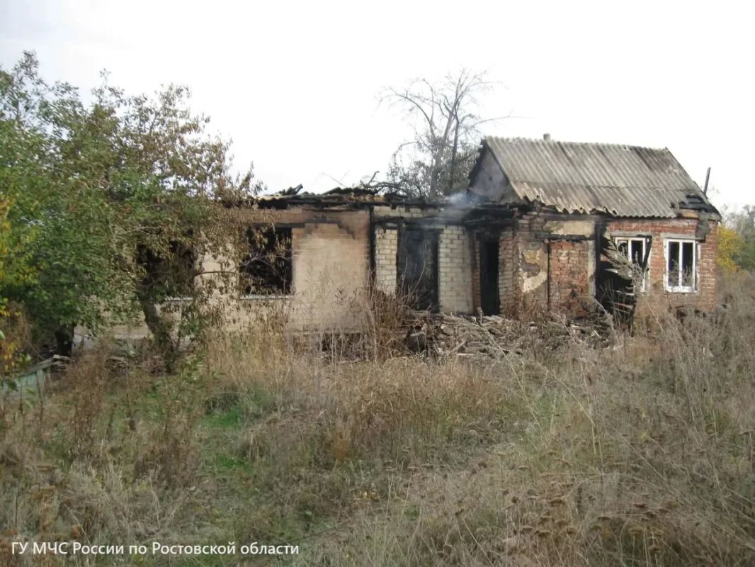 В Тацинском районе вечером 15 октября при пожаре в частном доме на улице Вилкомира погиб 69-летний житель