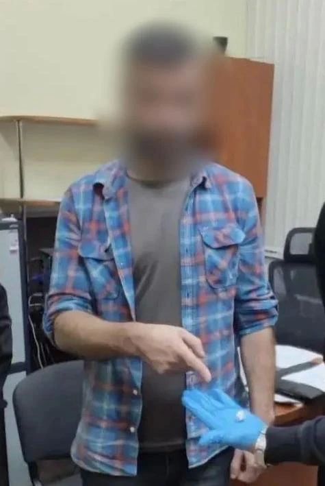 Стражи правопорядка изъяли наркотики у жителя Мариуполя