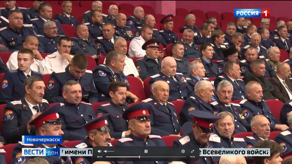 Восемь донских казаков сегодня наградил глава донского региона знаком «За ратную службу»