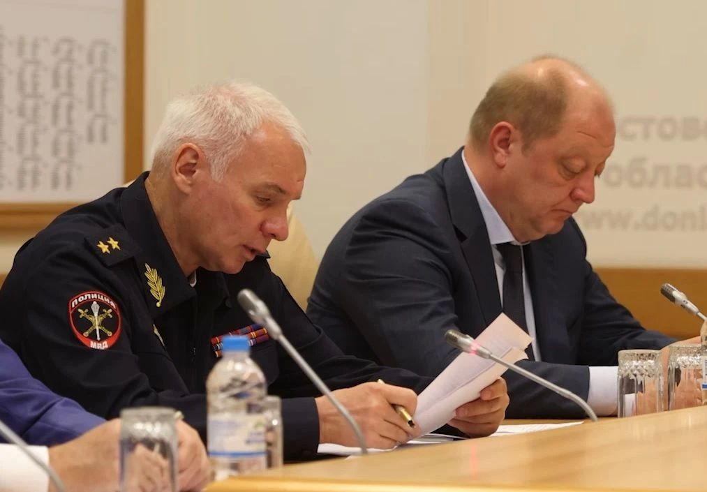 О состоянии правопорядка по итогам девяти месяцев: начальник донского МВД выступил на оперативном совещании в Правительстве
