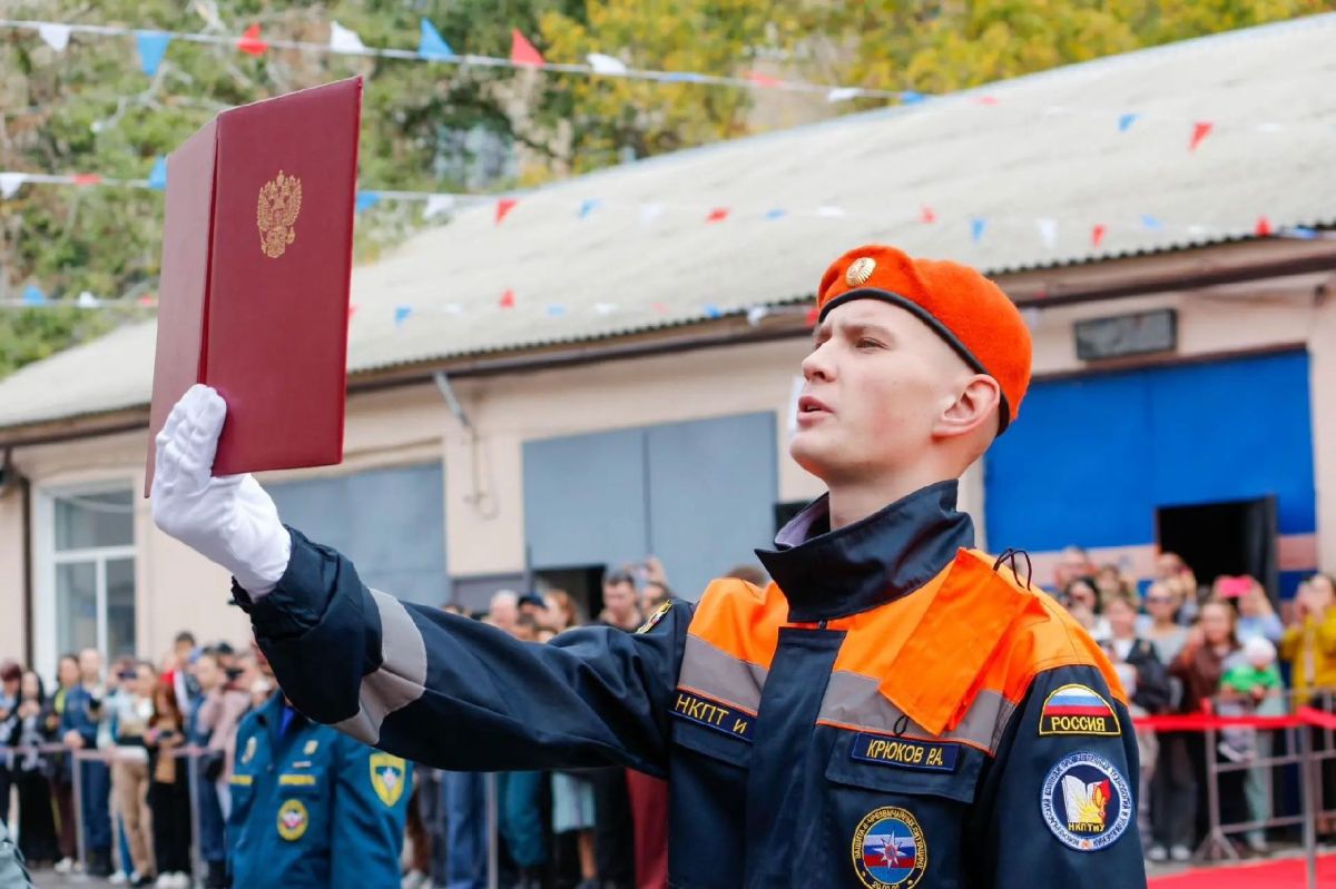 Когда профессия - это призвание: в Новочеркасске посвятили в спасатели будущих героев
