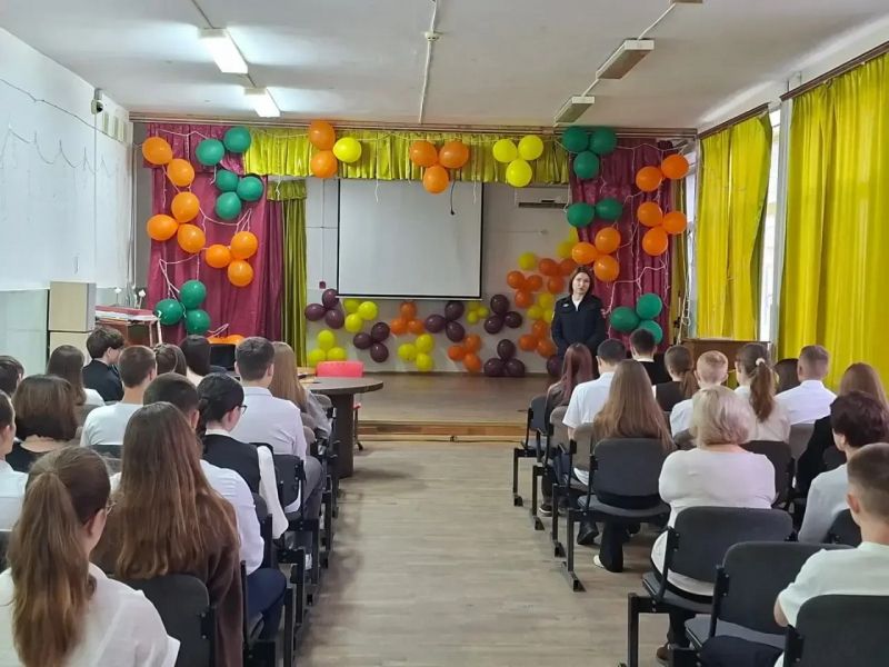 Профессия полицейского: в Тарасовском районе стражи порядка провели профориентационную встречу