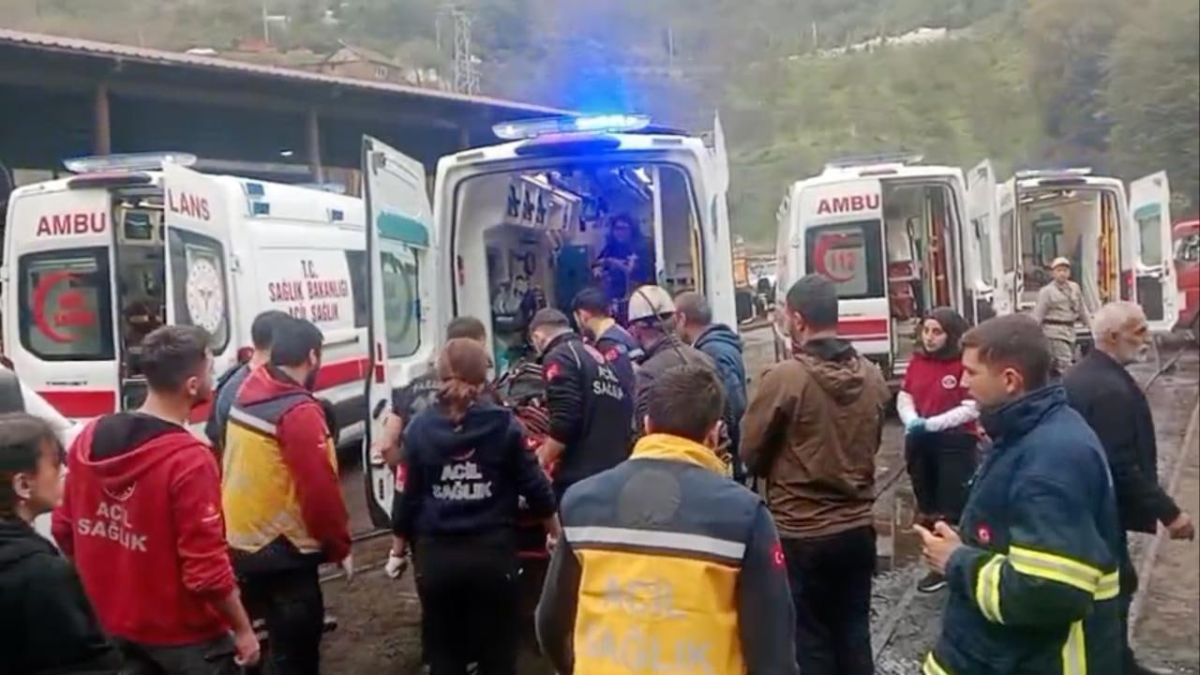 Два человека погибли, пятеро ранены после взрыва на шахте на севере Турции, сообщает телеканал TRT Haber