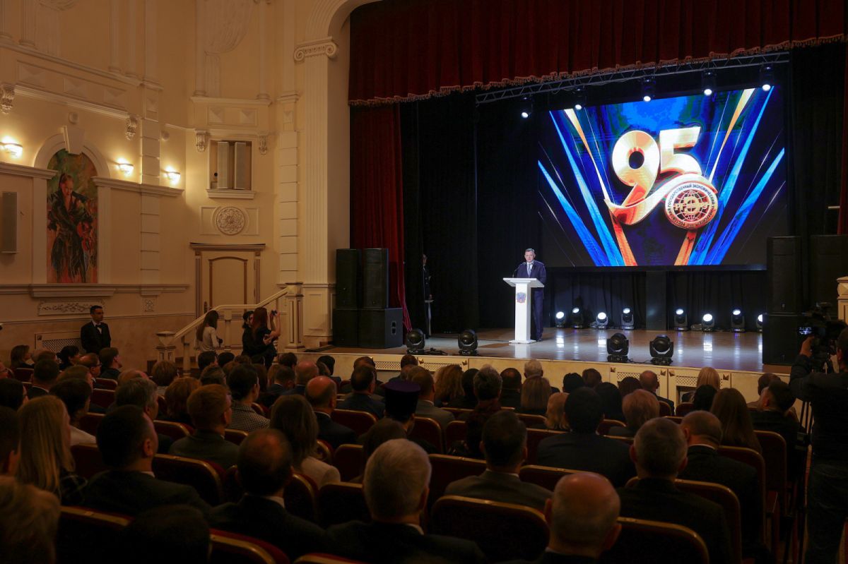 Ростовский государственный экономический университет отметил 95-летие