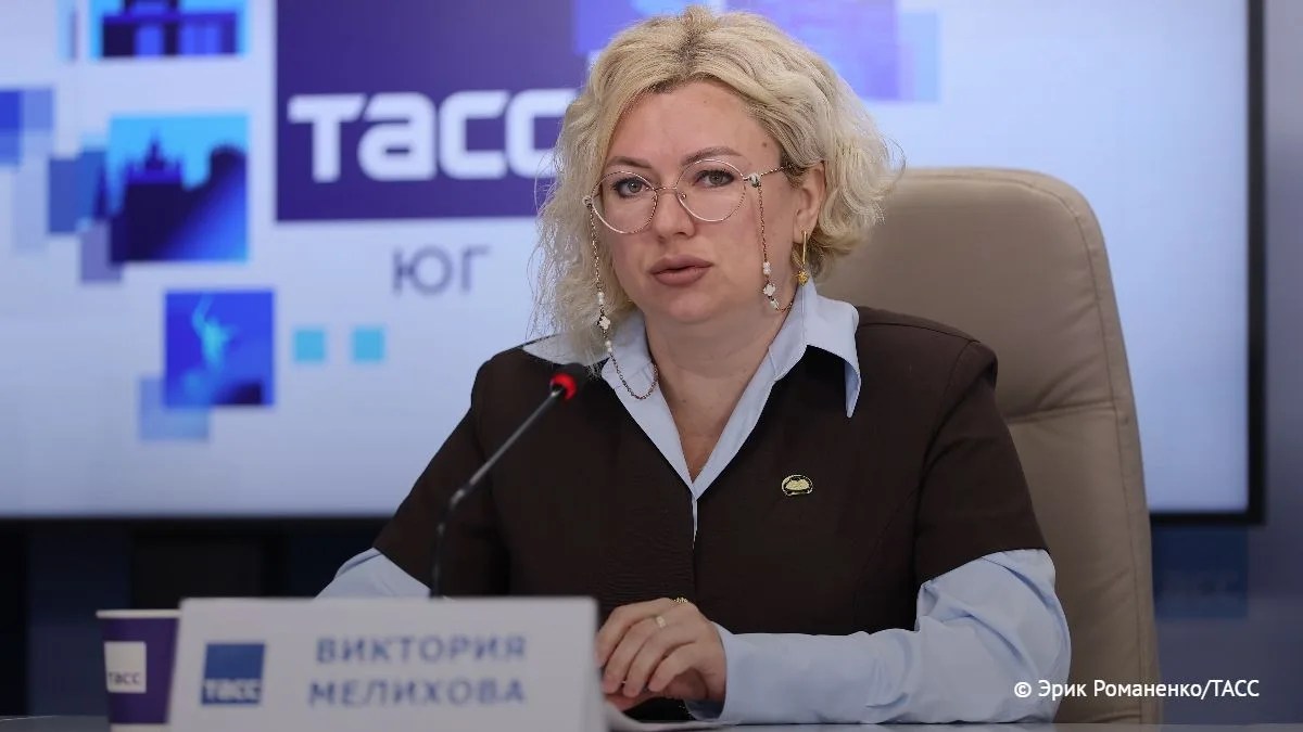 Более 800 участников из 10 регионов РФ примет Ростовская область ко Дню народного единства, сообщила руководитель Ростовского областного дома народного творчества Виктория Мелихова на пресс-конференции в РИЦ "ТАСС Юг"