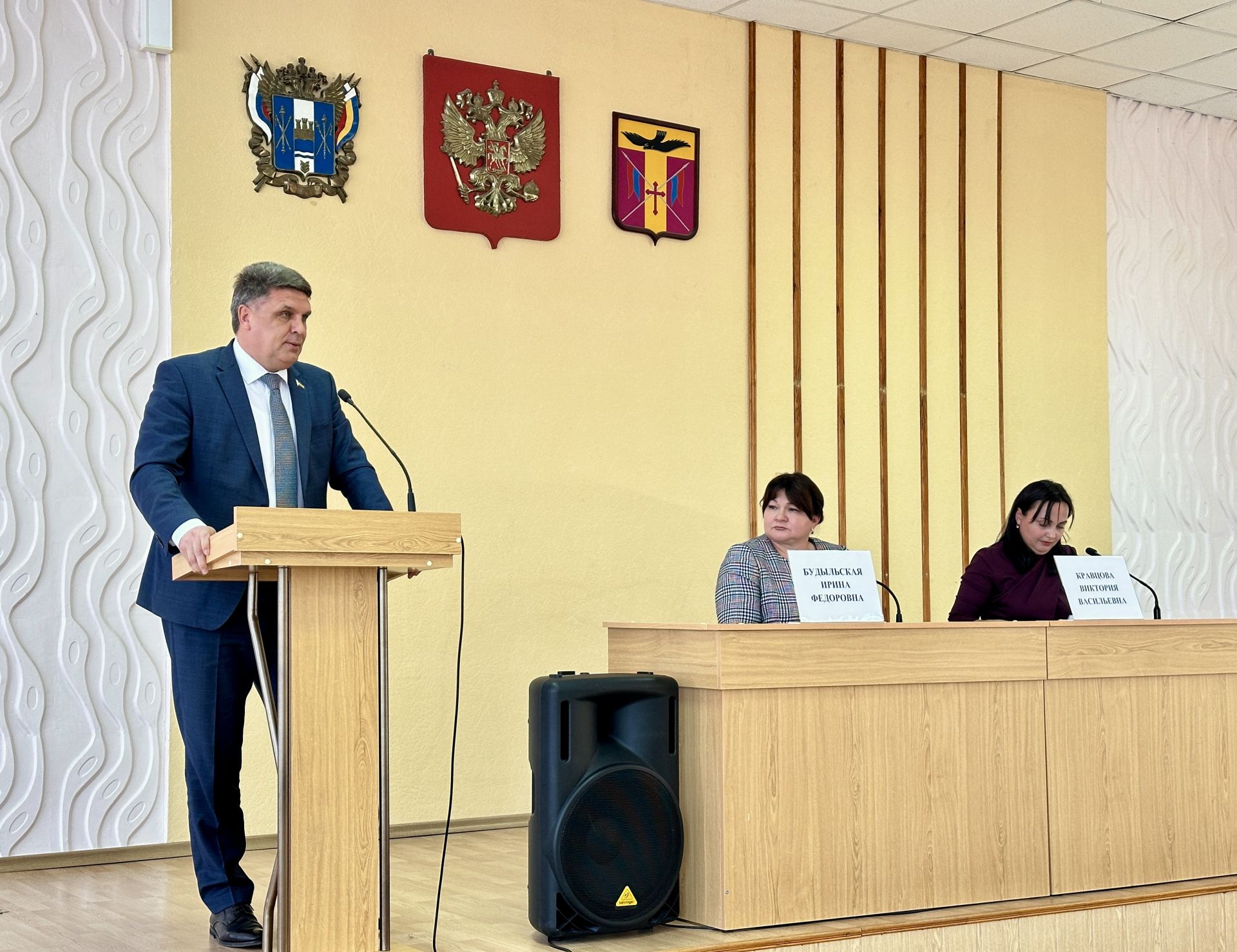 Владимир Влазнев принял участие в заседании Собрания депутатов Пролетарского района