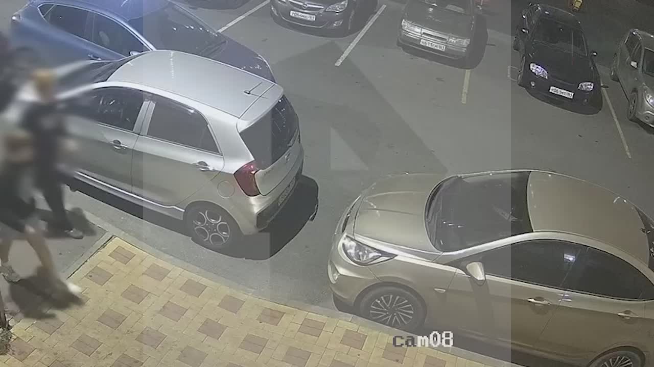 Подросток за рулем влетел в припаркованные автомобили в Ростове-на-Дону